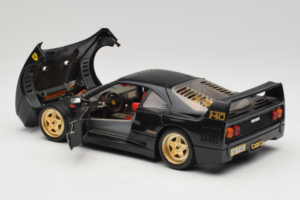 Ferrari F40 Melns ar Zeltainiem Riteņiem Bburago 1:18 3032-B2 Metāls — attēls 5 no 8