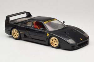 Ferrari F40 Melns ar Zeltainiem Riteņiem Bburago 1:18 3032-B2 Metāls — attēls 6 no 8