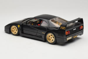 Ferrari F40 Melns ar Zeltainiem Riteņiem Bburago 1:18 3032-B2 Metāls — attēls 7 no 8