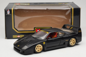 Ferrari F40 Melns ar Zeltainiem Riteņiem Bburago 1:18 3032-B2 Metāls — attēls 8 no 8