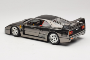 Ferrari F40 Chrome Black Bburago 1:18 3401-B1 Metāls — attēls 7 no 8