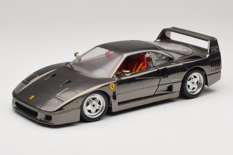 Ferrari F40 Chrome Black Bburago 1:18 3401-B1 Metāls