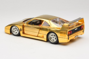 Ferrari F40 Chrome Gold Limited Edition 250 pcs Bburago 1:18 3332-G1 Metāls — attēls 7 no 8