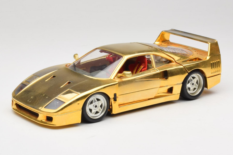 Ferrari F40 Chrome Gold Limited Edition 250 pcs Bburago 1:18 3332-G1 Metāls
