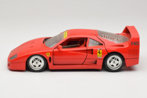 Ferrari F40 Club Deutschland Sarkans Bburago 1:18 3032-L3 Metāls — attēls 4 no 8