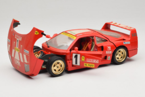 Ferrari F40 Evoluzione #1 Pirelli Sarkans 1992 Bburago 1:18 3042-P1 Metāls — attēls 2 no 8
