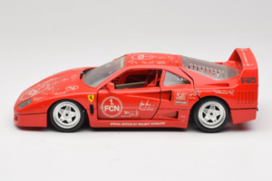 Ferrari F40 Evoluzione FC Nürnberg Special Edition Sarkans Bburago 1:18 3042-FCN Metāls — attēls 4 no 8