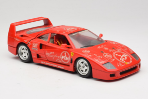 Ferrari F40 Evoluzione FC Nürnberg Special Edition Sarkans Bburago 1:18 3042-FCN Metāls — attēls 6 no 8