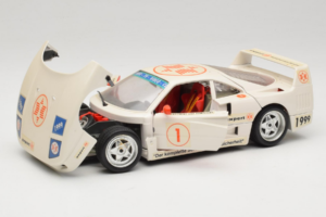 Ferrari F40 #1 Expert Balts 1987 Bburago 1:18 3332-W2 Metāls — attēls 2 no 8