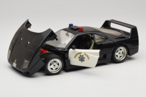 Ferrari F40 Highway Patrol Melns Balts Bburago 1:18 3022-H1 Metāls — attēls 2 no 8