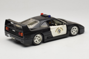 Ferrari F40 Highway Patrol Melns Balts Bburago 1:18 3022-H1 Metāls — attēls 3 no 8