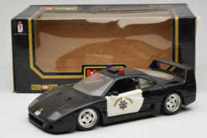 Ferrari F40 Highway Patrol Melns Balts Bburago 1:18 3022-H1 Metāls — attēls 8 no 8