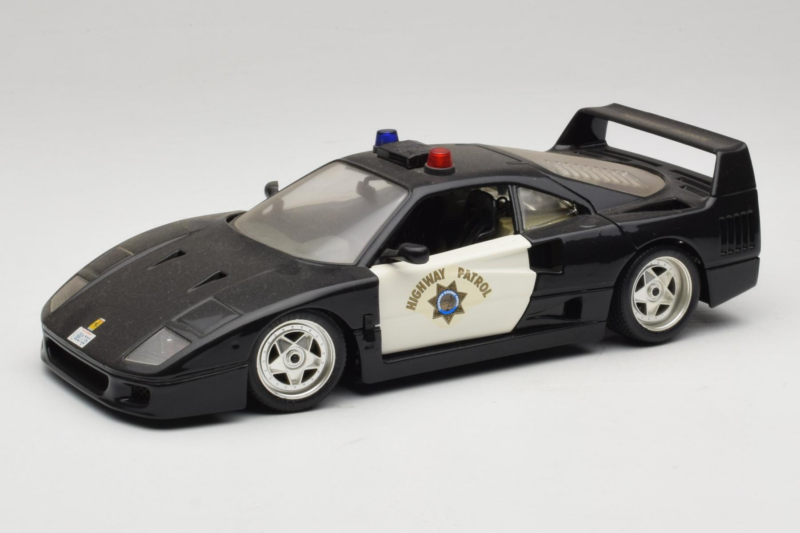 Ferrari F40 Highway Patrol Melns Balts Bburago 1:18 3022-H1 Metāls