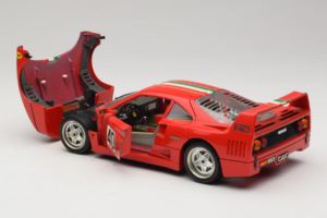 Ferrari F40 #40 Sarkans ar Itālijas Karogu Bburago 1:18 3032-P1 Metāls — attēls 5 no 8