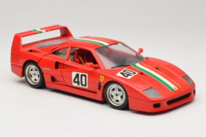 Ferrari F40 #40 Sarkans ar Itālijas Karogu Bburago 1:18 3032-P1 Metāls — attēls 6 no 8
