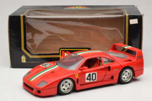 Ferrari F40 #40 Sarkans ar Itālijas Karogu Bburago 1:18 3032-P1 Metāls — attēls 8 no 8