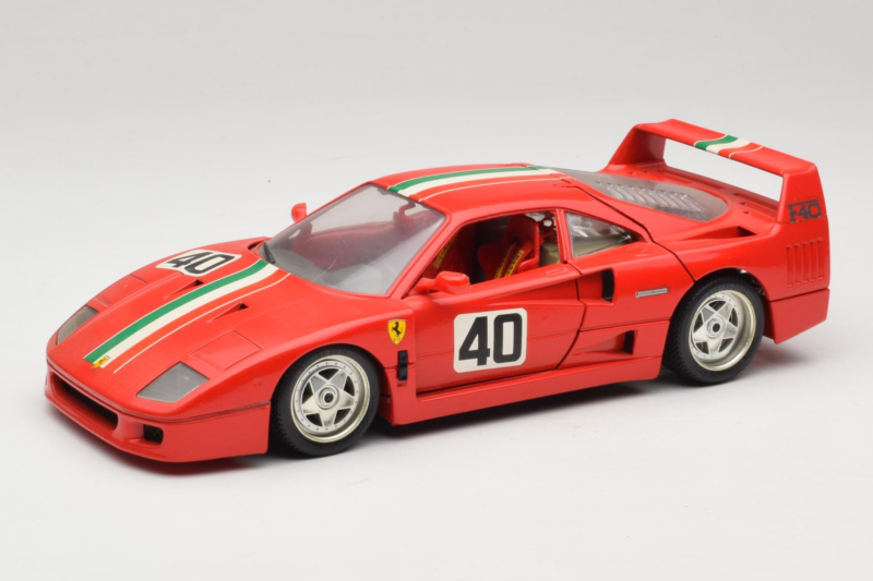 Ferrari F40 #40 Sarkans ar Itālijas Karogu Bburago 1:18 3032-P1 Metāls