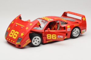 Ferrari F40 LM #86 Ch. Pozzi IMSA 24 Hours of Le Mans 1985 Sarkans Bburago 1:18 3332-P6 Metāls — attēls 2 no 8