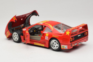 Ferrari F40 LM #86 Ch. Pozzi IMSA 24 Hours of Le Mans 1985 Sarkans Bburago 1:18 3332-P6 Metāls — attēls 5 no 8