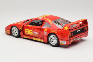 Ferrari F40 LM #86 Ch. Pozzi IMSA 24 Hours of Le Mans 1985 Sarkans Bburago 1:18 3332-P6 Metāls — attēls 7 no 8