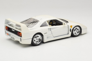 Ferrari F40 Balts Bburago 1:18 3332-W4 Metāls — attēls 3 no 8