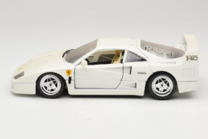Ferrari F40 Balts Bburago 1:18 3332-W4 Metāls — attēls 4 no 8