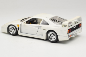 Ferrari F40 Balts Bburago 1:18 3332-W4 Metāls — attēls 7 no 8