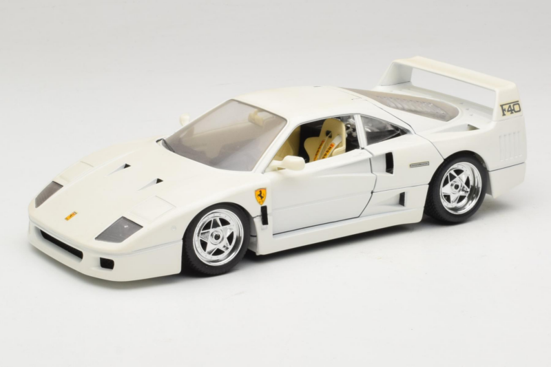 Ferrari F40 Balts Bburago 1:18 3332-W4 Metāls