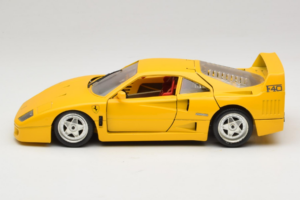 Ferrari F40 Dzeltens Bburago 1:18 3032-Y1 Metāls — attēls 4 no 8