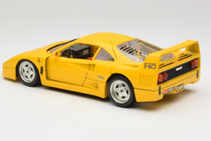 Ferrari F40 Dzeltens Bburago 1:18 3032-Y1 Metāls — attēls 7 no 8
