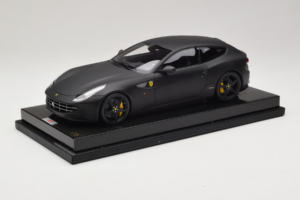 Ferrari FF Matte Black MR Collection 1:18 FERR04CAL Sveķi — attēls 2 no 7