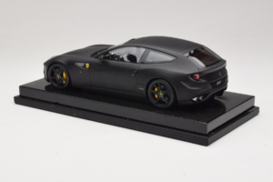 Ferrari FF Matte Black MR Collection 1:18 FERR04CAL Sveķi — attēls 5 no 7