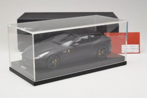 Ferrari FF Matte Black MR Collection 1:18 FERR04CAL Sveķi — attēls 6 no 7