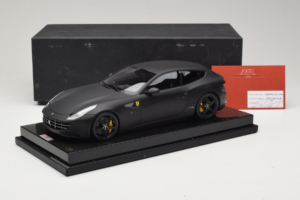 Ferrari FF Matte Black MR Collection 1:18 FERR04CAL Sveķi — attēls 7 no 7