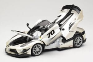 Ferrari FXX-K Evo #70 Balts Bburago 1:18 18-16012 Metāls — attēls 2 no 8