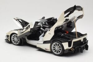 Ferrari FXX-K Evo #70 Balts Bburago 1:18 18-16012 Metāls — attēls 5 no 8