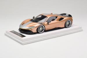 Ferrari SF90 Novitec Zelts Sudrabs Svītra IVY Merit 1:18 REMC028 Sveķi — attēls 2 no 7