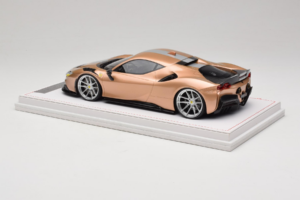 Ferrari SF90 Novitec Zelts Sudrabs Svītra IVY Merit 1:18 REMC028 Sveķi — attēls 5 no 7