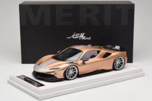 Ferrari SF90 Novitec Zelts Sudrabs Svītra IVY Merit 1:18 REMC028 Sveķi — attēls 7 no 7