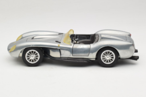 Ferrari Testa Rossa Chrome Silver Hot Wheels 1:18 25737 Metāls — attēls 4 no 8