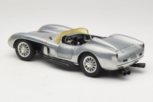 Ferrari Testa Rossa Chrome Silver Hot Wheels 1:18 25737 Metāls — attēls 7 no 8