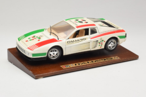 Ferrari Testarossa Italia 90 Balts Bburago 1:18 3059-W1 Metāls — attēls 2 no 8