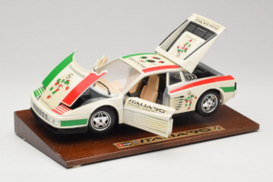 Ferrari Testarossa Italia 90 Balts Bburago 1:18 3059-W1 Metāls — attēls 3 no 8