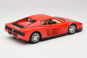 Ferrari Testarossa PPG Auto Refinish Sarkans Bburago 1:18 3039-P3 Metāls — attēls 3 no 8