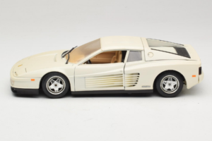 Ferrari Testarossa Balts Bburago 1:18 3019-W1 Metāls — attēls 4 no 8