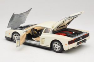 Ferrari Testarossa Balts Bburago 1:18 3019-W1 Metāls — attēls 5 no 8