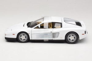 Ferrari Testarossa Balts Miami Vice Hot Wheels 1:18 P9904 Metāls — attēls 3 no 6