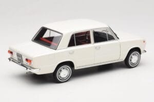 Fiat 124 Balts IXO 1:18 18CMC205OP Metāls — attēls 3 no 8