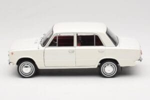 Fiat 124 Balts IXO 1:18 18CMC205OP Metāls — attēls 4 no 8