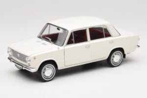 Fiat 124 Balts IXO 1:18 18CMC205OP Metāls